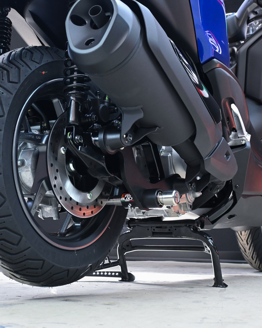Yamaha XMAX 300 Wheel Lock Anti-Theft | EasyBlock
